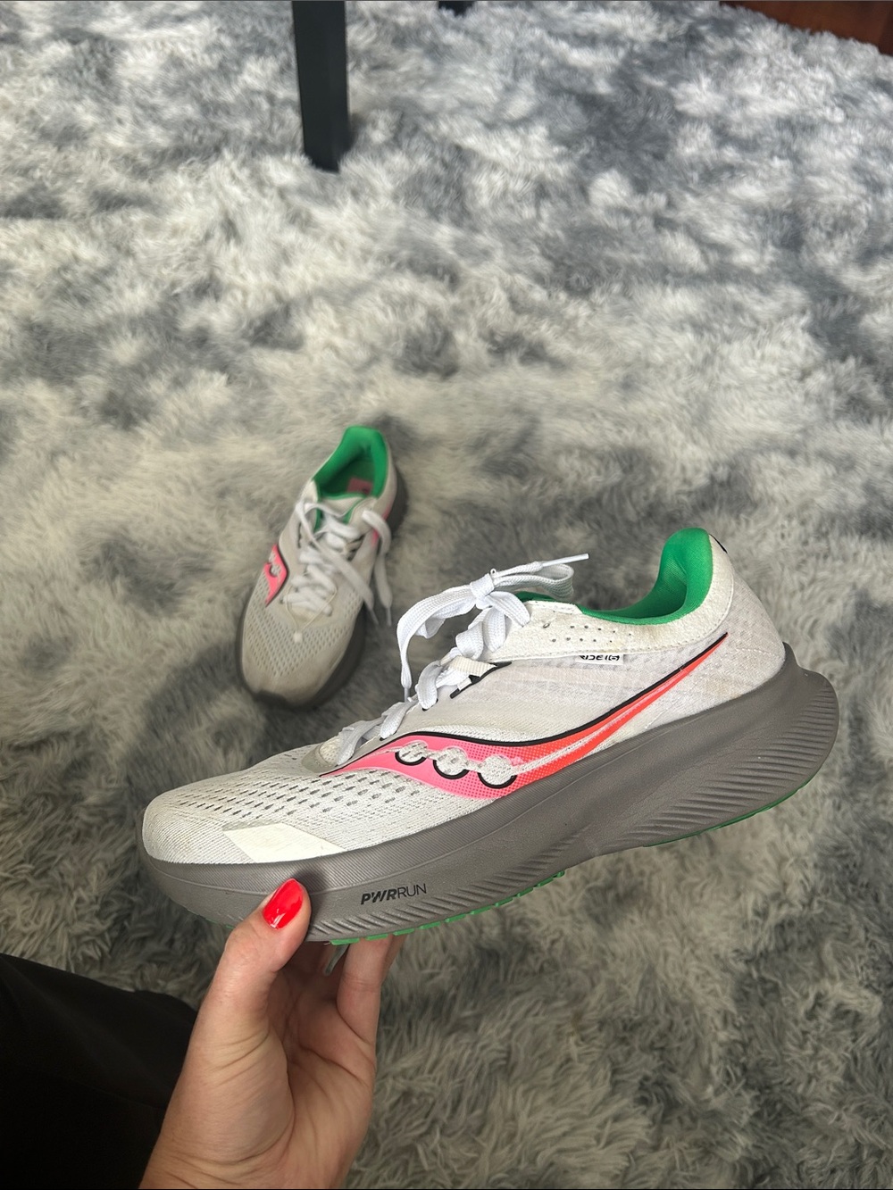 🏃🏼‍♀️Saucony PWRRUN Running Sneakers